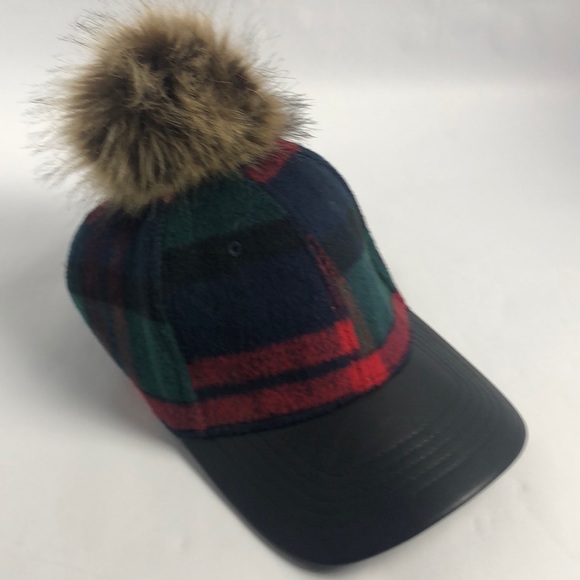 New Angela & William NY fur ball cap main image 5